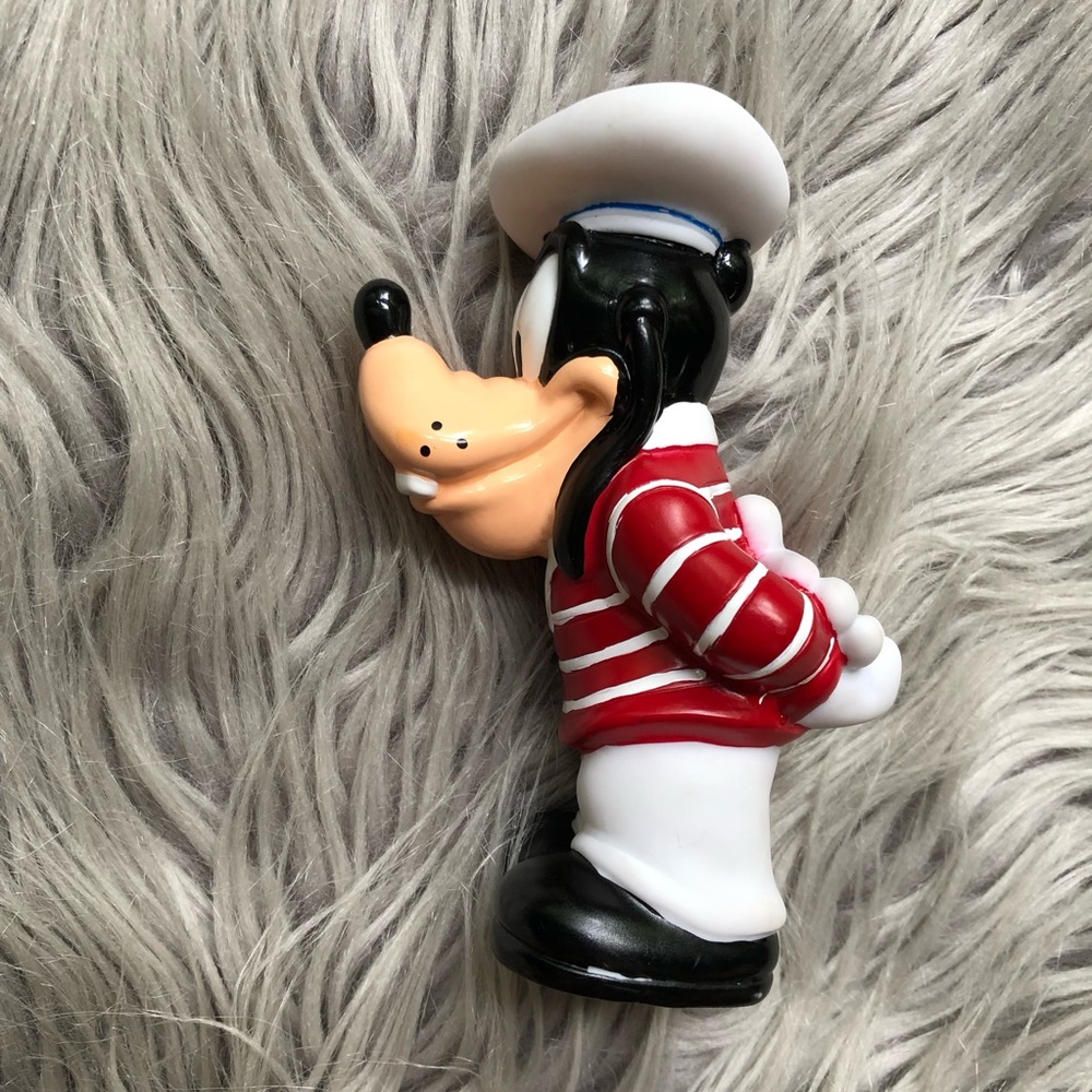 Disney Cruise Line Set of 5 PVC Figures: Micky, Minnie, Goofy, Donald, and Pluto - Picture 8 of 15